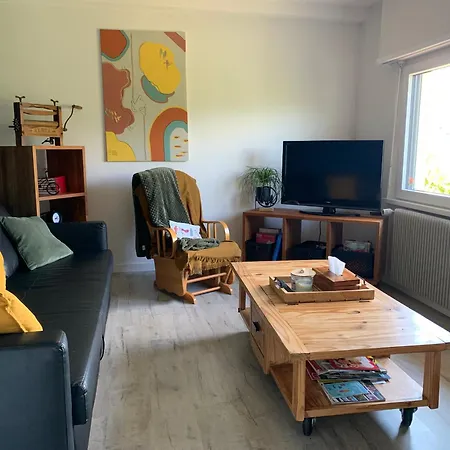 Au Reposoir - Vue Sur La Montagne