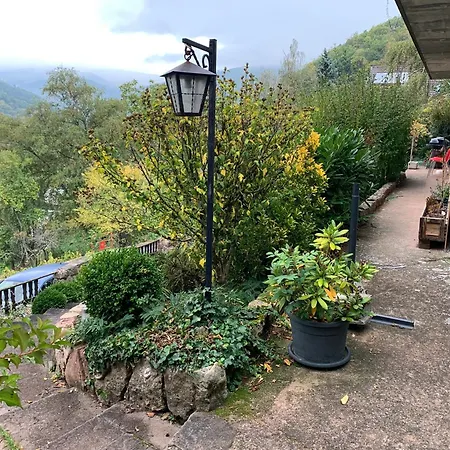Au Reposoir - Vue Sur La Montagne Buhl