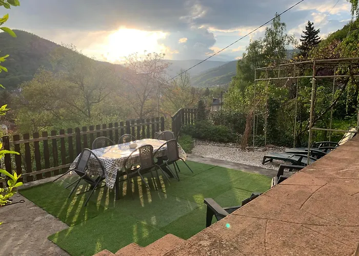 Au Reposoir - Vue Sur La Montagne Buhl