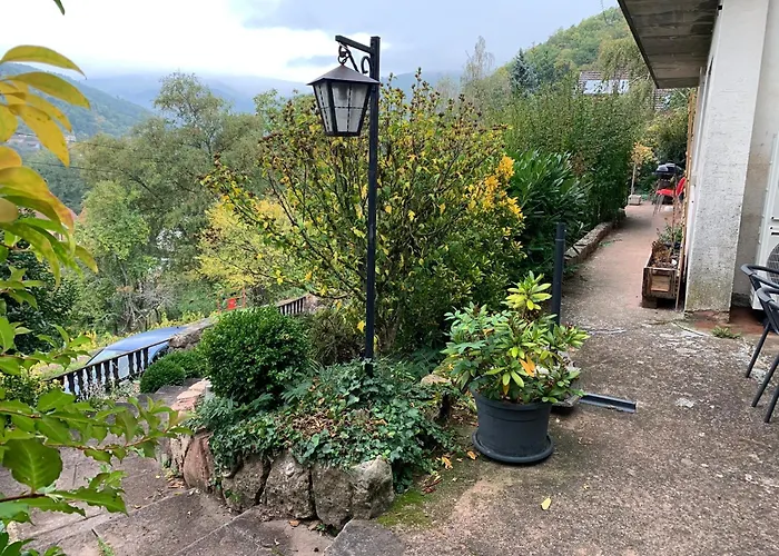 Au Reposoir - Vue Sur La Montagne Buhl